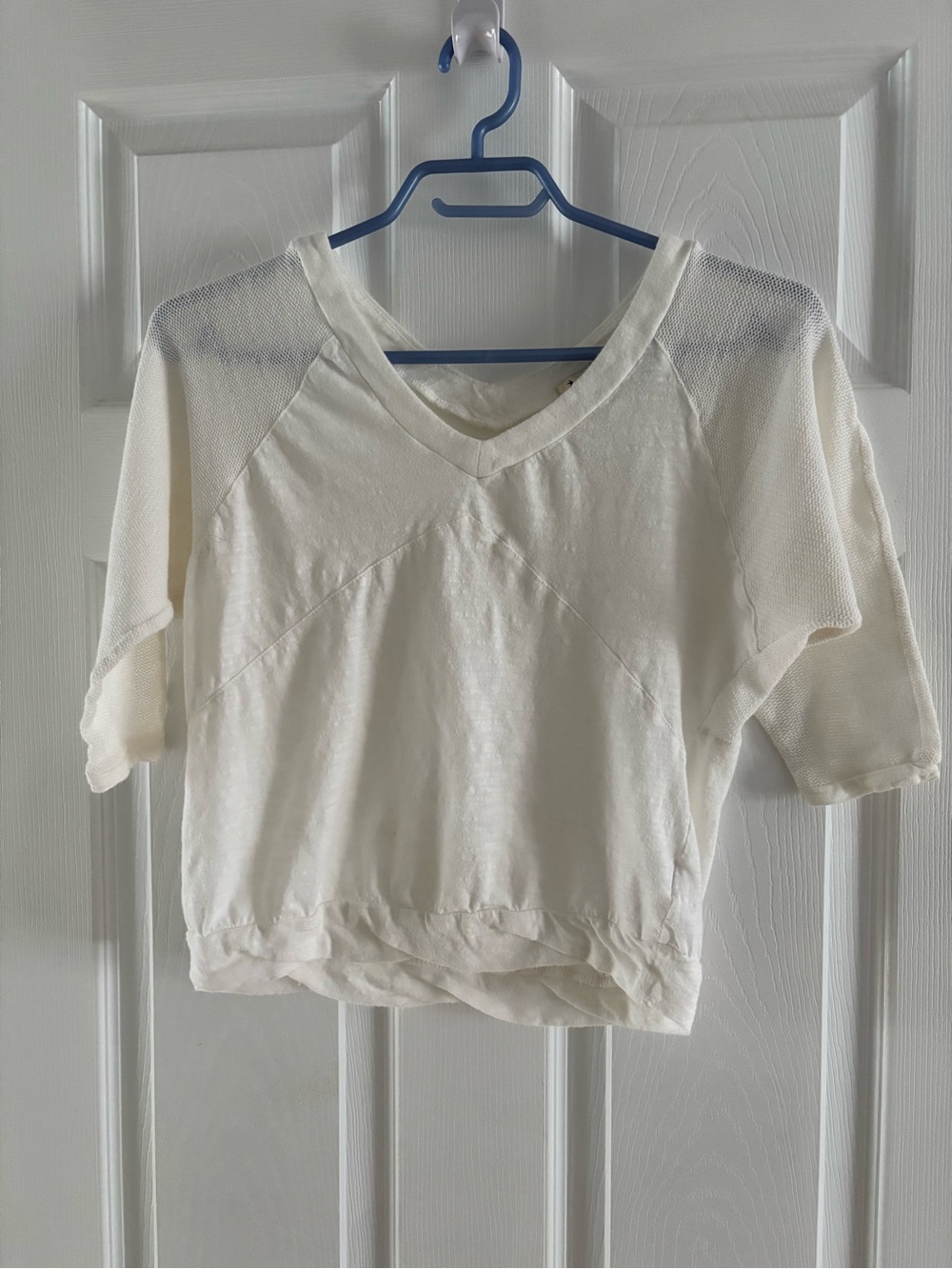 Forever 21 Cream V-Neck Cropped Short Sleeve Top